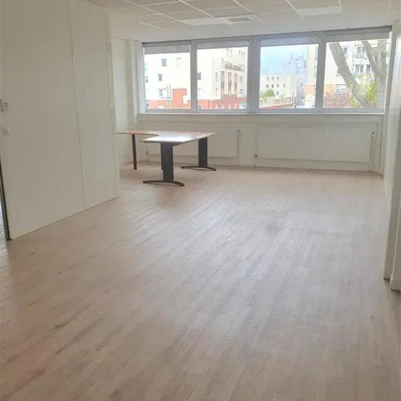 Espace indépendant 328 m² 21 postes Location bureau Rue Paul Claudel Évry-Courcouronnes 91000 - photo 9