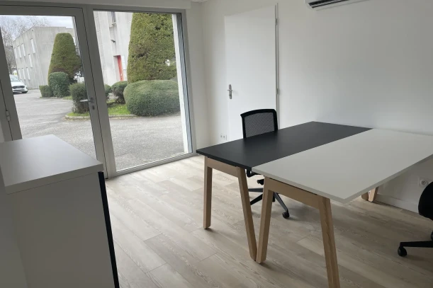 Bureau privé - 07000 - 3 postes - 550€