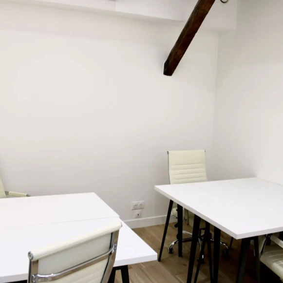 Bureau privé 18 m² 4 postes Coworking Rue Bichat Paris 75010 - photo 1