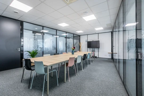 Bureau privé - 67300 - 6 postes - 2335€