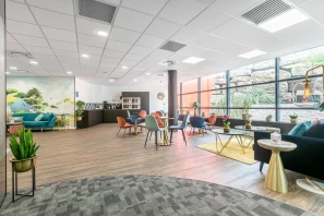 Bureau privé - 06560 - 3 postes - 1019€