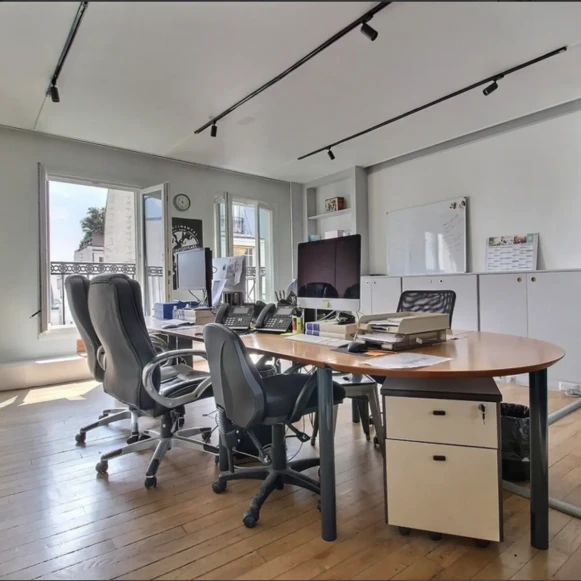 Bureau privé 120 m² 15 postes Location bureau Rue du Faubourg Poissonnière Paris 75009 - photo 1