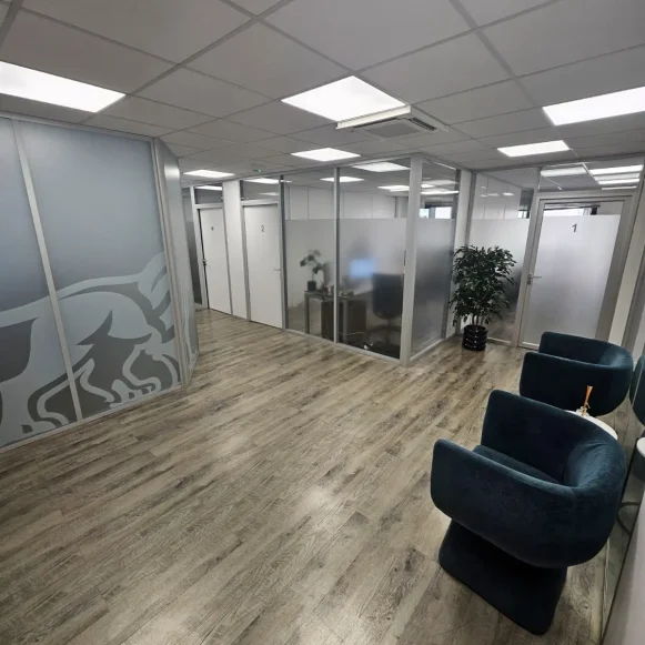Bureau privé 18 m² 4 postes Location bureau Rue de Billancourt Boulogne-Billancourt 92100 - photo 3