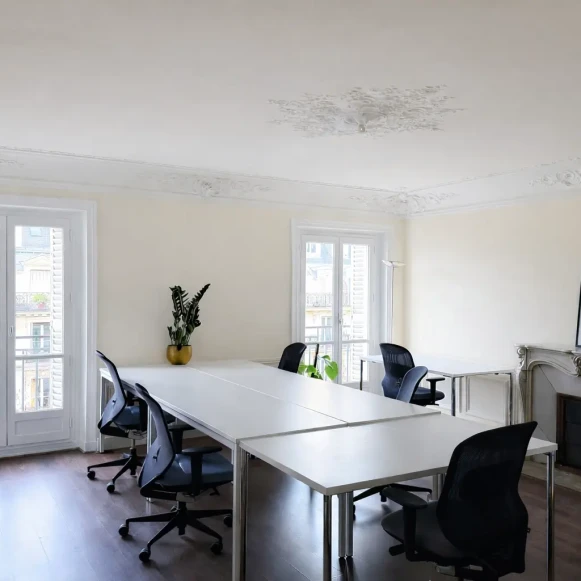 Bureau privé 26 m² 7 postes Location bureau Boulevard de Sébastopol Paris 75003 - photo 1