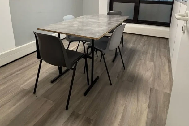 Bureau privé - 06400 - 4 postes - 650€