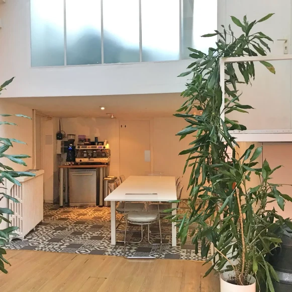 Bureau privé 16 m² 4 postes Location bureau Rue Saint-Antoine Paris 75004 - photo 1