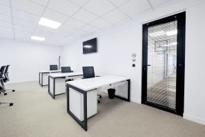 Bureau privé - 93100 - 9 postes - 2700€