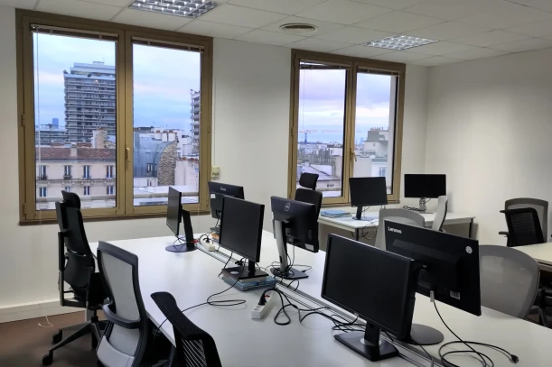 Bureau privé - 75011 - 26 postes - 8900€