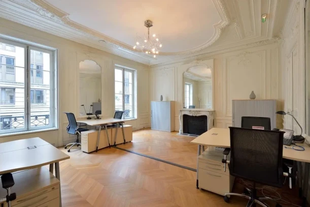 Bureau privé - 75008 - 1 poste - 896€