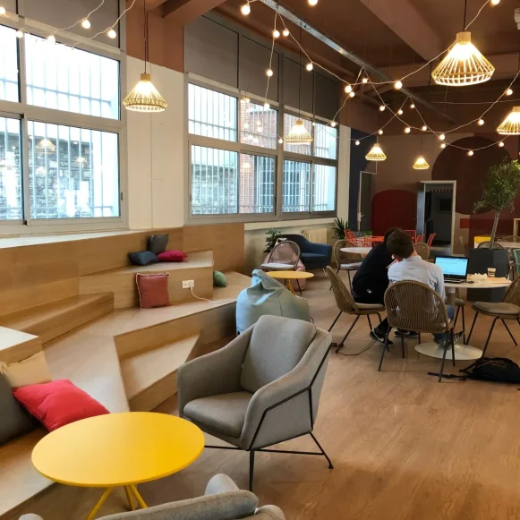 Bureau privé 20 m² 6 postes Coworking Rue Pierre Brossolette Levallois-Perret 92300 - photo 2