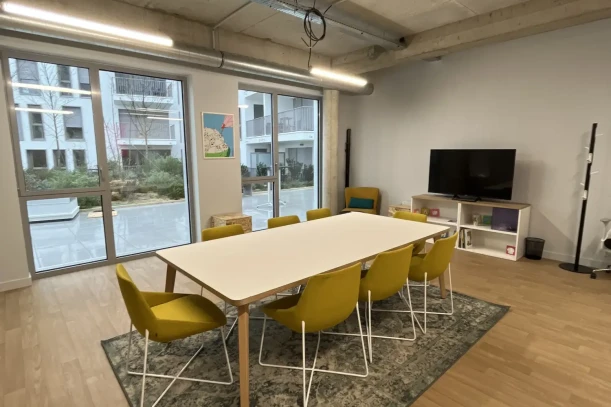 Bureau privé - 49100 - 6 postes - 1140€