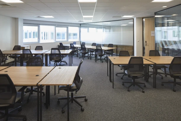 Bureau privé - 59800 - 17 postes - 6800€