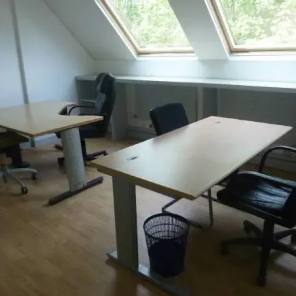 Bureau privé 14 m² 4 postes Coworking Avenue de Creil Senlis 60300 - photo 1