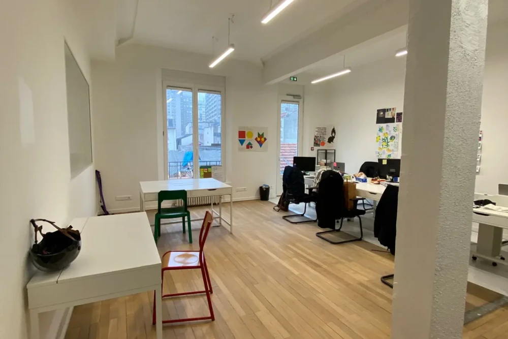 Open Space - 75020 - 5 postes - 350€