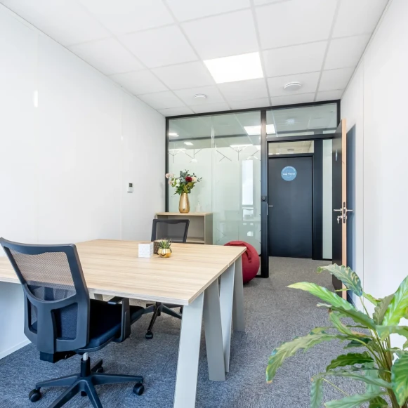 Bureau privé 12 m² 2 postes Location bureau Rue de la Martinellerie Trélazé 49800 - photo 1