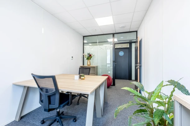 Bureau privé - 49800 - 2 postes - 842€