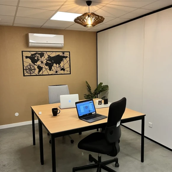 Bureau privé 12 m² 4 postes Coworking Rue Henri de Châtelier Pessac 33600 - photo 2