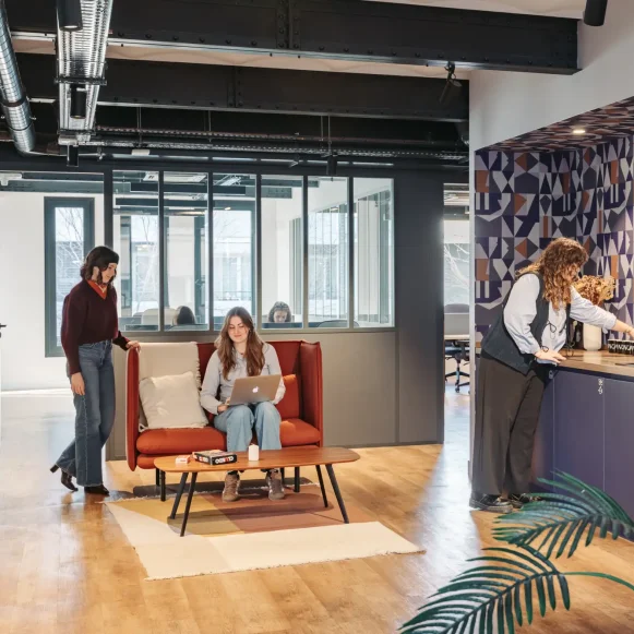 Bureau privé 6 m² 2 postes Location bureau Place Martin Levasseur Saint-Ouen-sur-Seine 93400 - photo 4