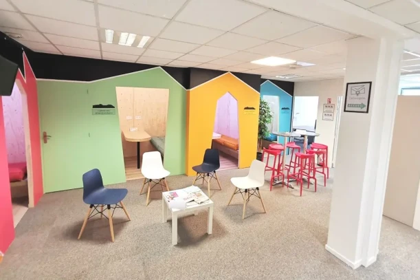 Open Space - 44570 - 8 postes - 190€