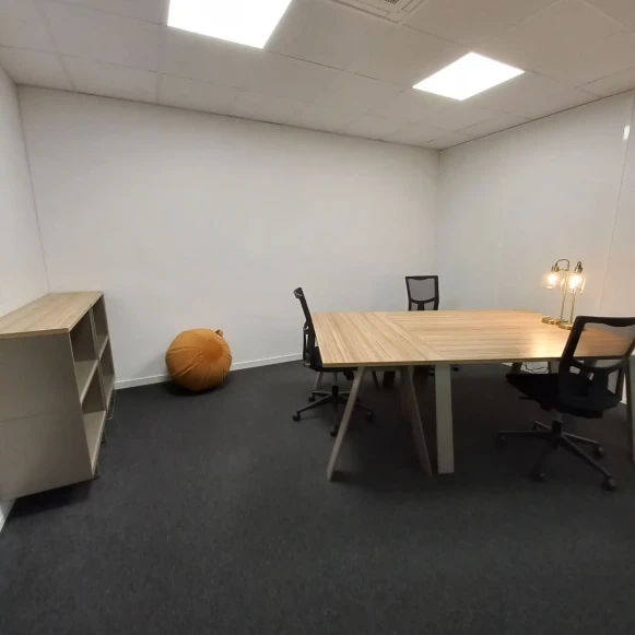 Bureau privé 16 m² 3 postes Coworking Rue de la Martinellerie Trélazé 49800 - photo 6