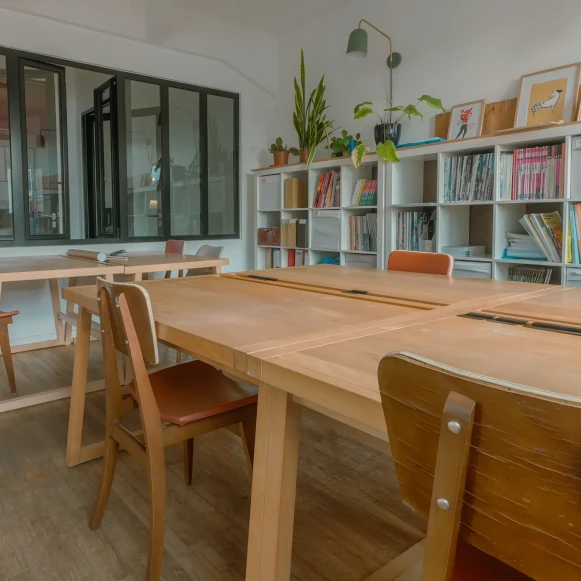 Bureau privé 16 m² 4 postes Location bureau Rue Frédérick Lemaître Paris 75020 - photo 1