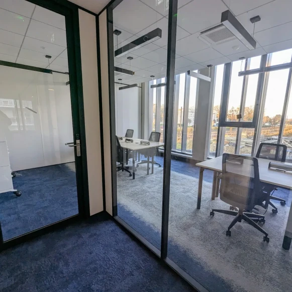 Bureau privé 22 m² 6 postes Location bureau Avenue Raymonde Chauvet Nantes 44300 - photo 2