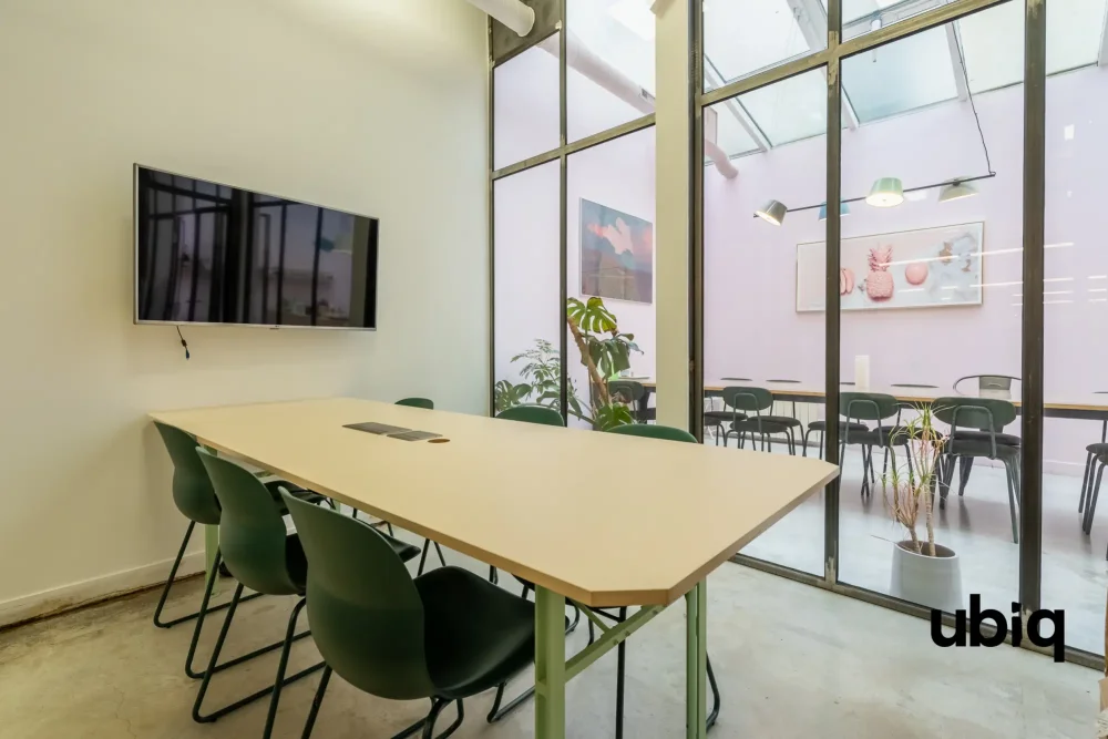 Espace indépendant - 75020 - 32 postes - 8300€