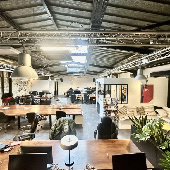 Espace indépendant 235 m² 40 postes Location bureau Rue Myrha Paris 75018 - photo 1