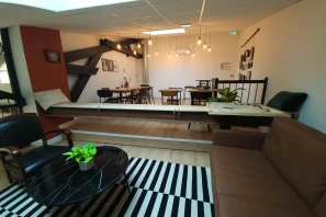 Open Space - 44000 - 12 postes - 260€