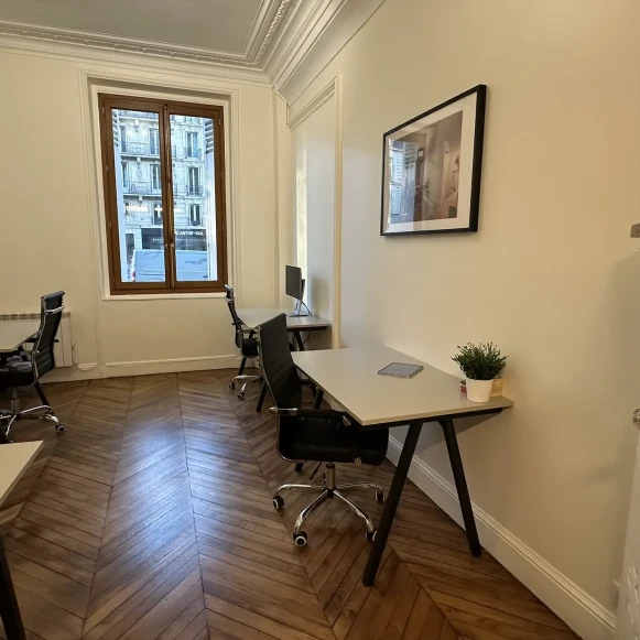 Bureau privé 16 m² 4 postes Location bureau Avenue de Friedland Paris 75008 - photo 2