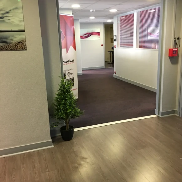 Espace indépendant 16 m² 4 postes Location bureau Avenue Foch Saint-Mandé 94160 - photo 5