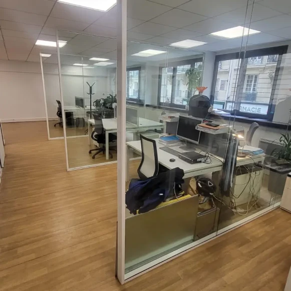Bureau privé 12 m² 4 postes Location bureau Rue Louise Michel Levallois-Perret 92300 - photo 3