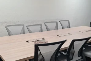 Open Space - 67300 - 12 postes - 1500€