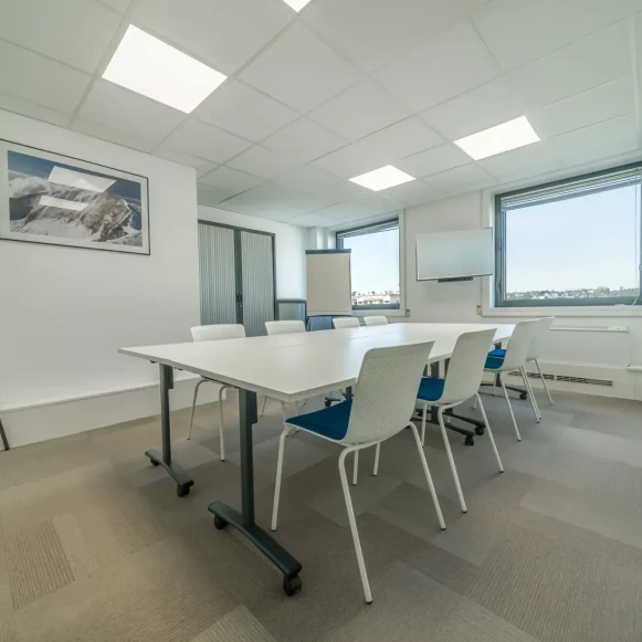 Bureau privé 18 m² 5 postes Coworking Place Marie Curie Annecy 74000 - photo 1