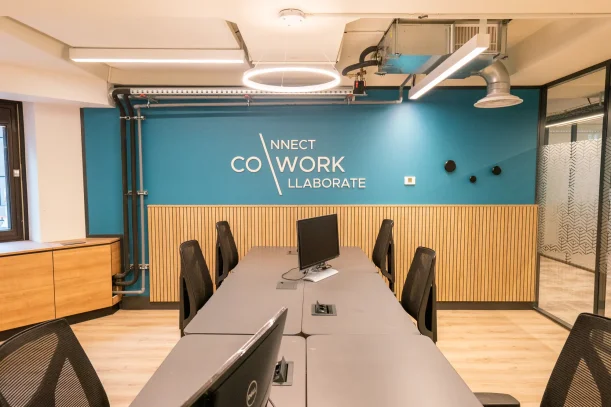 Bureau privé - 69006 - 8 postes - 3190€