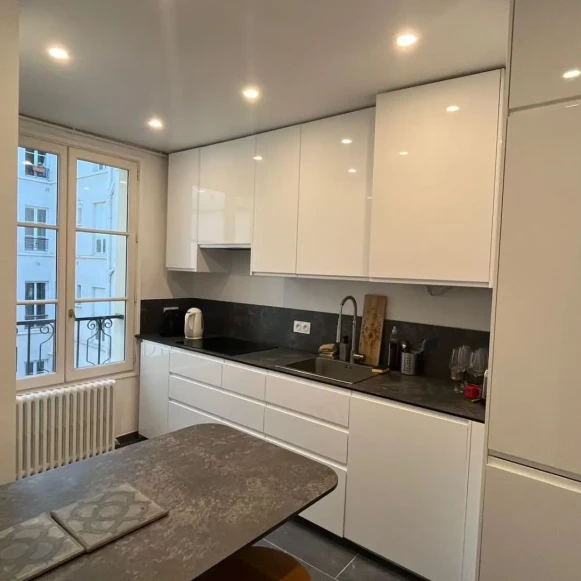 Bureau privé 21 m² 4 postes Location bureau Rue de Surène Paris 75008 - photo 4