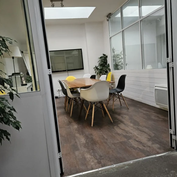 Bureau privé 15 m² 4 postes Coworking Rue Claude Pouillet Paris 75017 - photo 4