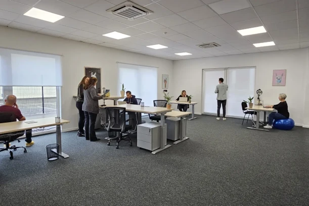 Open Space - 67720 - 8 postes - 250€