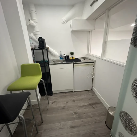 Bureau privé 9 m² 2 postes Coworking Rue de Jouy Chaville 92370 - photo 5