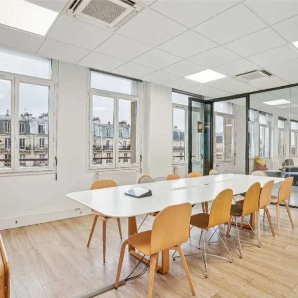 Espace indépendant 523 m² 68 postes Coworking Boulevard des Batignolles Paris 75017 - photo 1