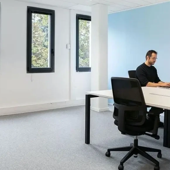 Bureau privé 16 m² 4 postes Coworking Rue Jean Mermoz Maisons-Laffitte 78600 - photo 1