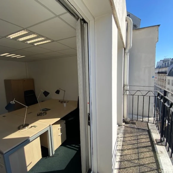 Bureau privé 11 m² 2 postes Coworking Rue des Petits Hôtels Paris 75010 - photo 3