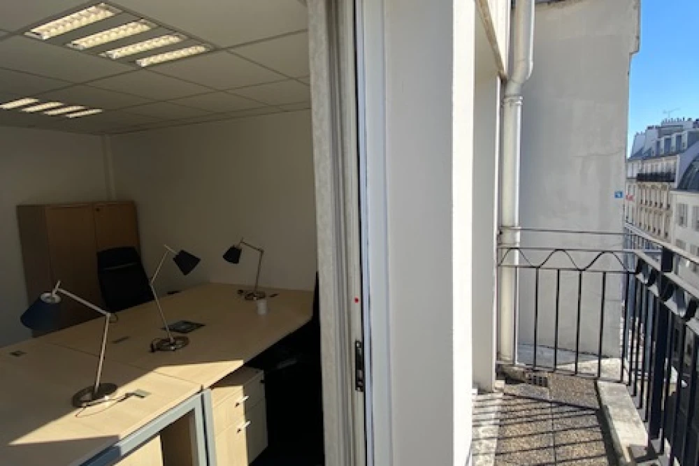 Bureau privé - 75010 - 2 postes - 1550€
