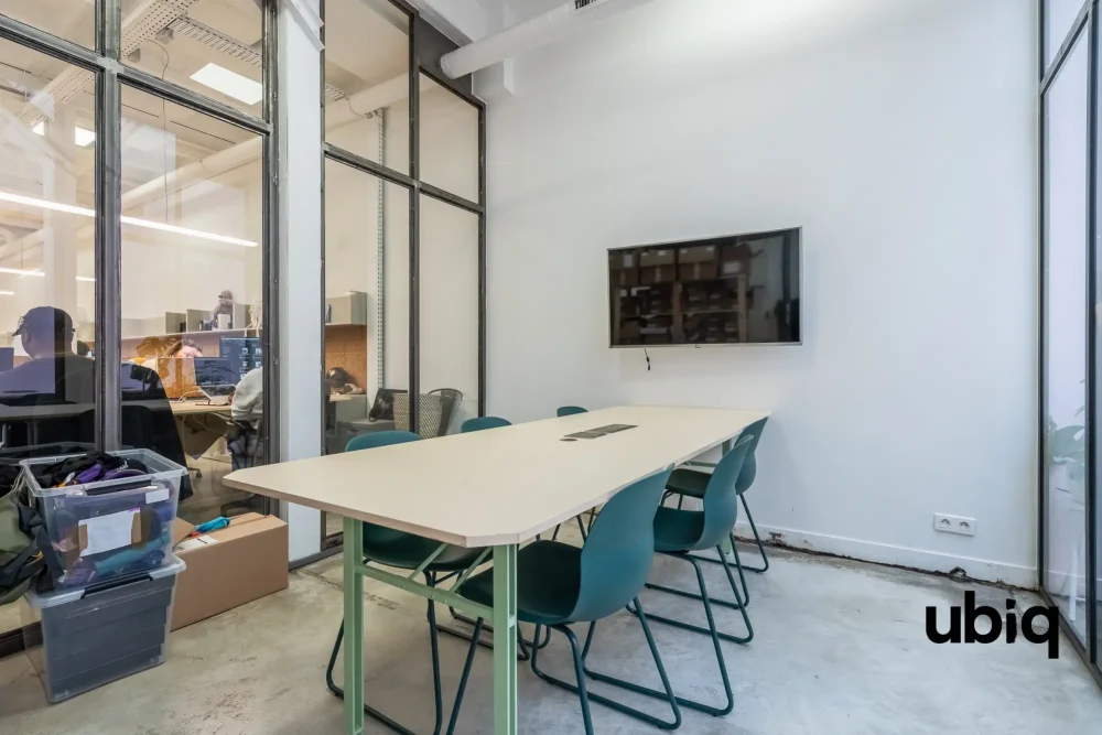 Espace indépendant - 75020 - 32 postes - 8300€