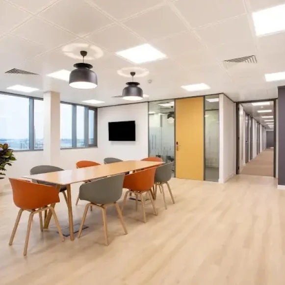 Bureau privé 4 m² 1 poste Location bureau Rue de la Milletière Tours 37100 - photo 3