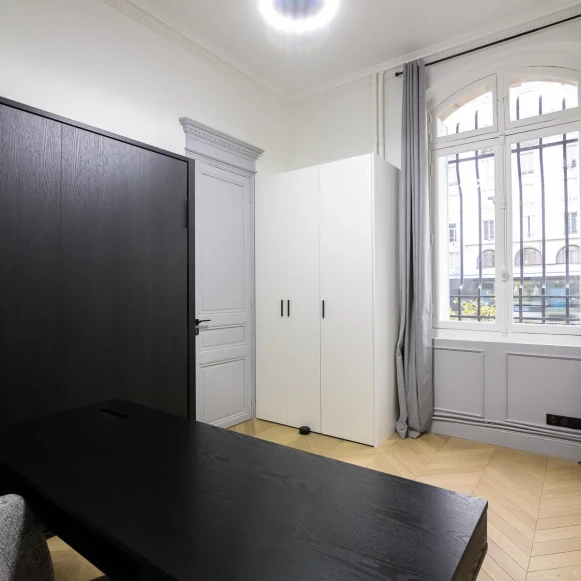 Bureau privé 15 m² 2 postes Location bureau Boulevard Berthier Paris 75017 - photo 2