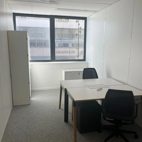 Bureau privé 15 m² 2 postes Location bureau Quai du Lazaret Marseille 13002 - photo 3