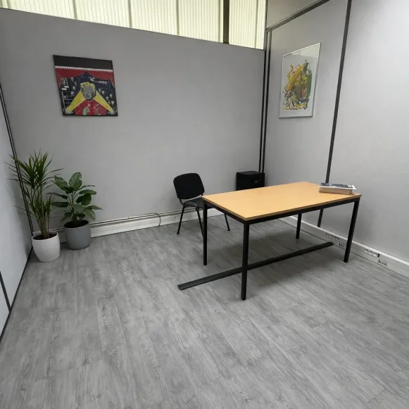 Bureau privé 10 m² 2 postes Location bureau Boulevard Jean Jaurès Saint-Ouen-sur-Seine 93400 - photo 1