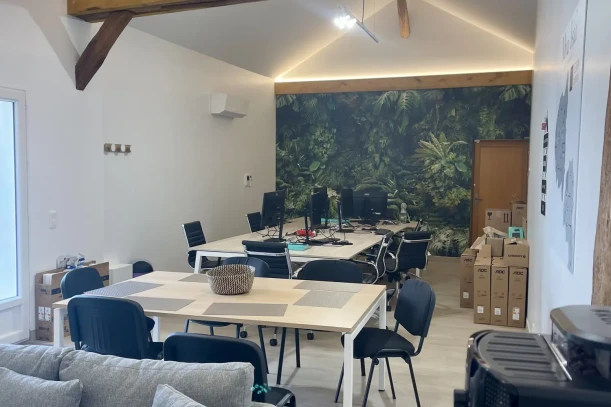 Open Space - 77170 - 12 postes - 90€