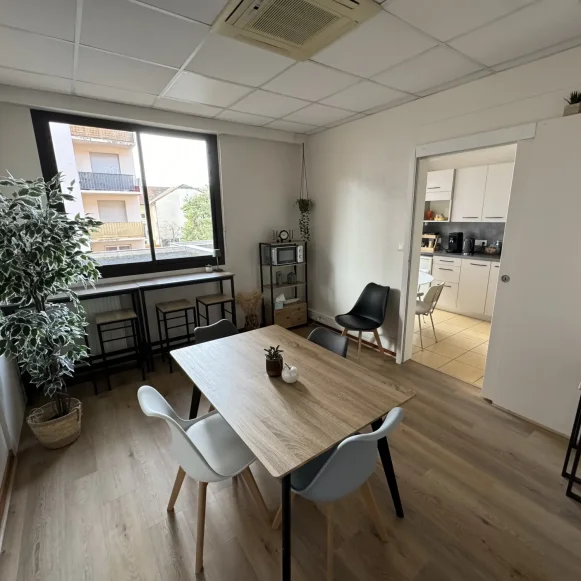 Bureau privé 15 m² 2 postes Coworking Avenue du Général de Gaulle Thonon-les-Bains 74200 - photo 3
